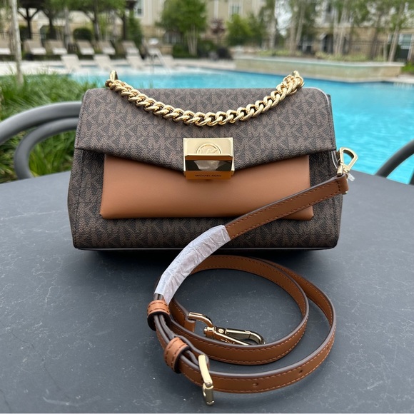 ❗️SOLD ❗️Michael Kors Lita Medium Monogram Shoulder Crossbody Bag - Picture 8 of 12